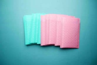 Enveloppe bulles colorée pour protéger des envois fragiles