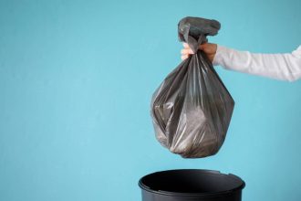 Sac poubelle résistant adapté à un environnement professionnel
